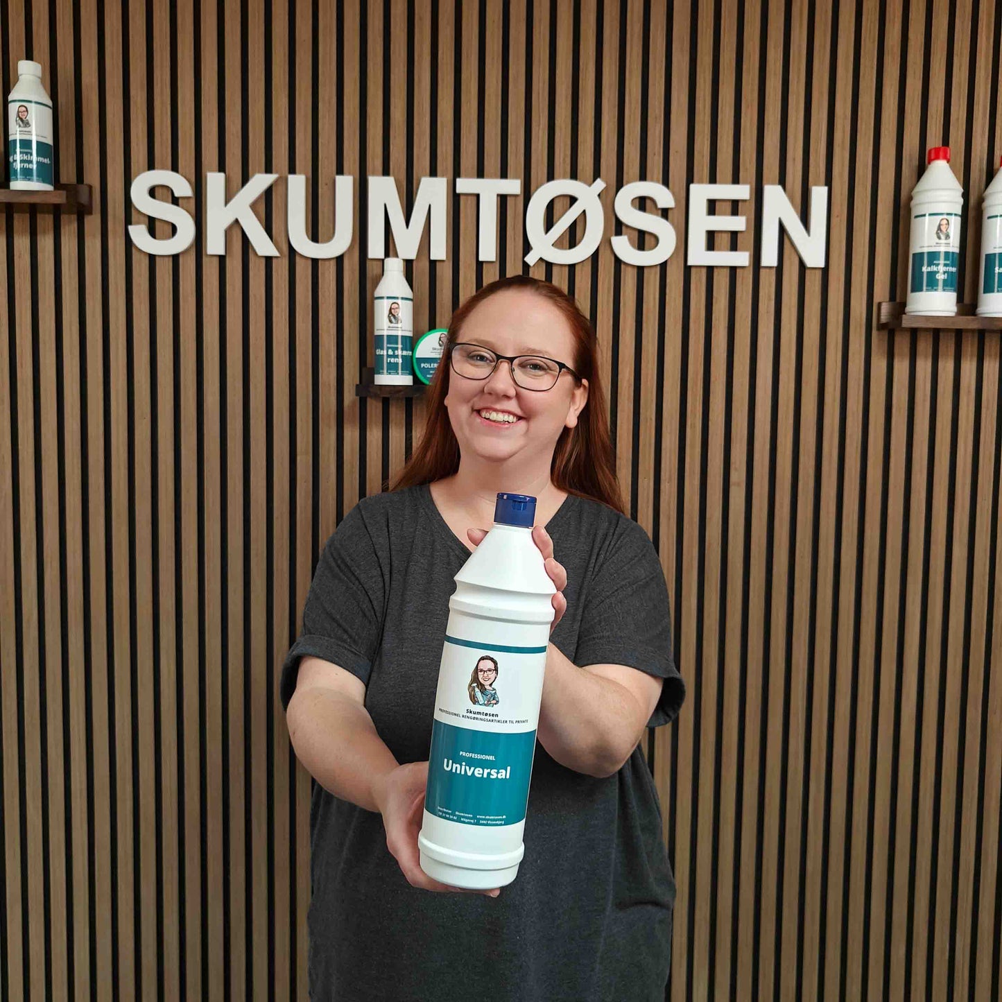 Skumtoesens universal sæbe er en professionel grundrens til hjemmet. bruges til at fjerne støv, snavs, fedt og skidt. god til aftørring af køkken låger og overflader .